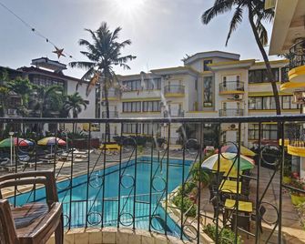 سانتا مونيكا ريزورتي - كالانغوت - حوض السباحة