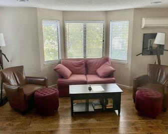 Light Filled, Private Apartment in Lafayette - Lafayette - Living room