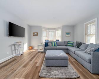 7 Bedroom | Pool | Volleyball | Beach | Restaurants | Bars - Cape May Court House - Sala de estar