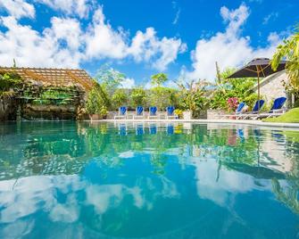 Kokomo Botanical Resort - Caribbean Family Cottages - פרובידנסיאלס - בריכה