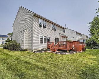 Spacious Home with 4BR, 2.5 Bath for 8-10PPLE, with WiFi and free parking - Owings Mills - Building