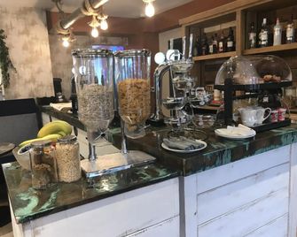 The Estuary Bar And Rooms - Swansea - Buffet