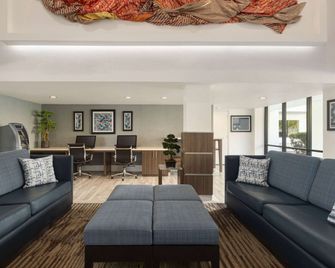 Mai Hana Hotel- Intl Drive, Trademark Collection by Wyndham - Orlando - Living room