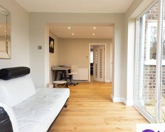 The Palm Tree House - St. Ives - Living room