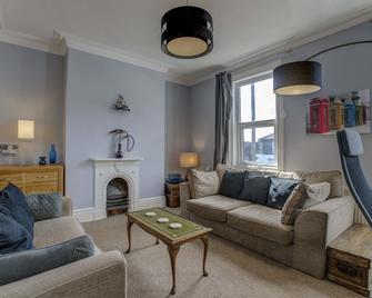 Levenshulme Self-Catering Townhouse - Manchester - Living room