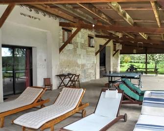 Gite Orbigny, 3 bedrooms, 8 persons - Orbigny - Patio