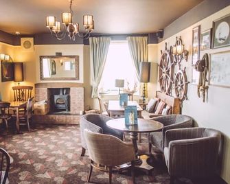 The George - Bridport - Lounge
