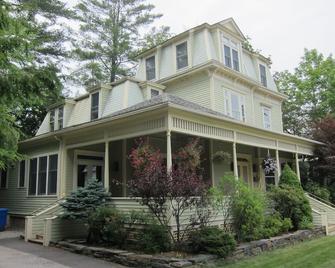 Huge Luxe Williamstown Updated Victorian, All Ensuite Baths, Walk to Spring St! - Williamstown - Building