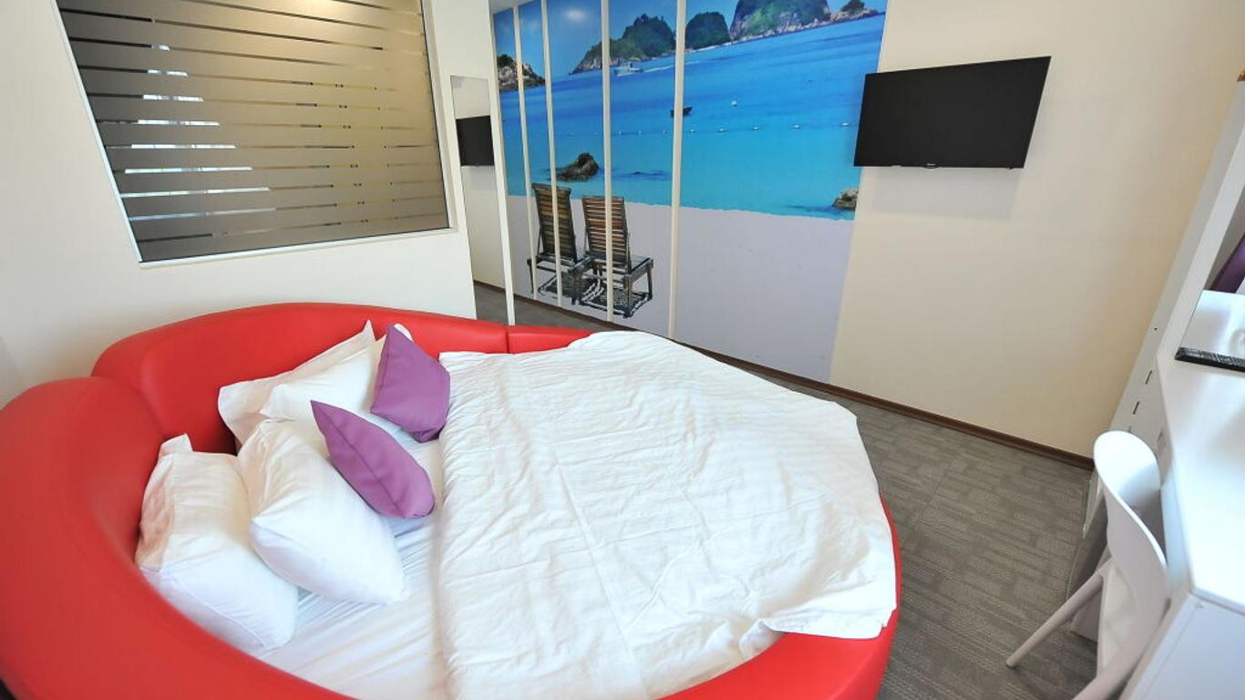 OYO 89848 Link Boutique Hotel