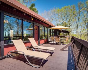 Ledge Lodge Burkesville Getaway Pool and Views! - Burkesville - Balcony