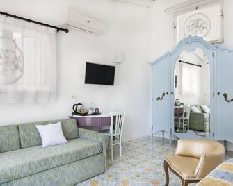 La Foresteria di Maestina - Barcellona Pozzo di Gotto - Sala de estar