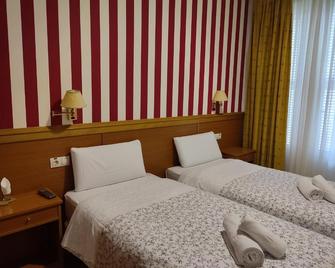 Hostal Salomé - Madrid - Habitació
