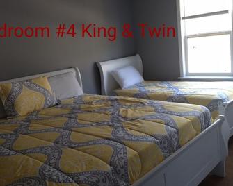 Private Pool- Massive Deck /Family Gatherings/ Atl -6 Flags /Sleeps 16 Allow 20 - Douglasville - Makuuhuone