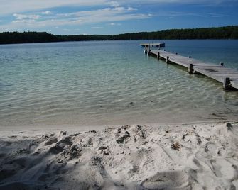 Cottage on Beautiful Long Pond with Fantastic Sandy Lakefront Beach - Plymouth - Beach