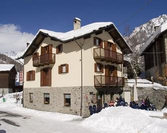 Lauson - Cogne - Budova