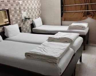 Hotel Kamal - Mumbai - Schlafzimmer