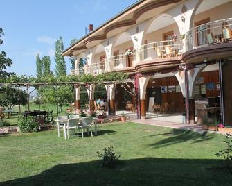 Sultan Pansion Bird Paradise - Yahyalı - Patio