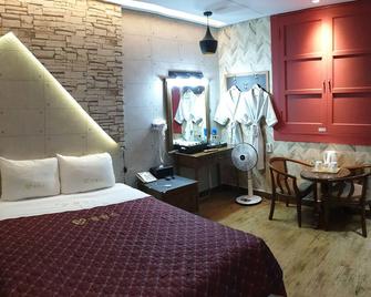Romance Motel - Chungju-Si - Habitación