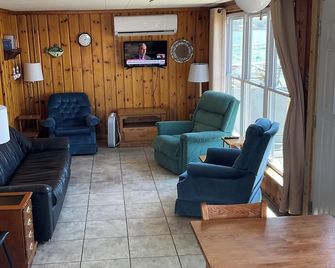 3 bedroom cottage directly on beautiful Silver Lake - Mears - Sala de estar