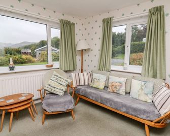 LLWYNON, pet friendly, character holiday cottage in Aberystwyth - Aberystwyth - Living room