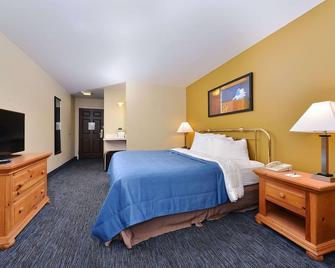Quality Inn & Suites - Shawano - Спальня