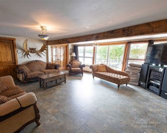 Beautiful All Season Cottage on Remi Lake - Kapuskasing - Salon