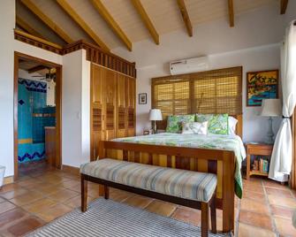 Gold Standard Great Views Condo At Sunset Pointe In Placencia Village -Sleeps 6 - Placencia - Bedroom