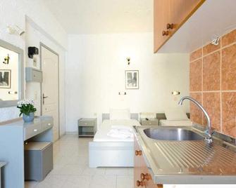 Mark Hotel - Heraklion - Kitchen