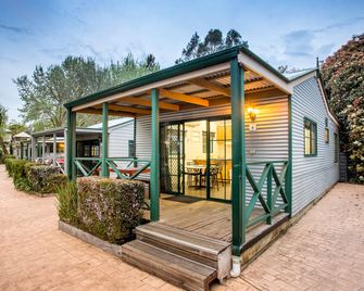 إن آمإم ٕيلارات هوليداي بارك - بولارات - مبنى