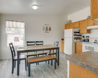1 Mi to Main Street: Cozy Retreat in Portales - Portales - Cocina