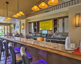 Patio, Grill and Resort Perks Palm Desert Home - Palm Desert - Bar