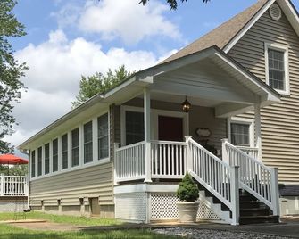 Hannah’s Haven-Spacious & family-friendly Guesthouse & deck with high-speed wifi - Paris - Bâtiment