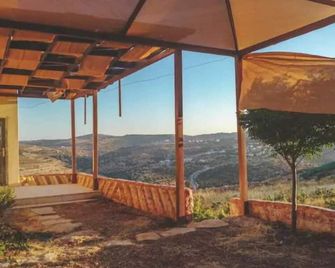 Breeze House - Jerash - Balcón