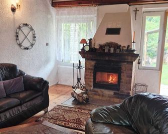 Lakeside Holiday Home, Private Garden - Szczecinek - Huiskamer