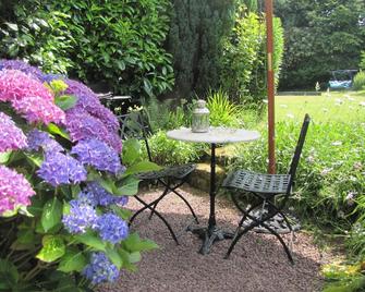 High Quality Traditional Gite for 2 in Gomene central Brittany with pool & WIFI - Laurenan - Patio