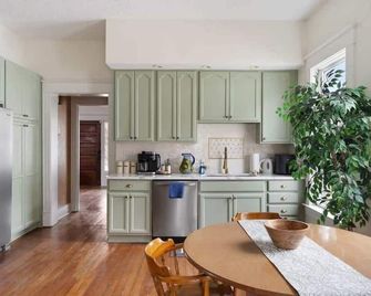 Prime Derby Location - Firepit - Yard - Family Friendly - Louisville - Cocina