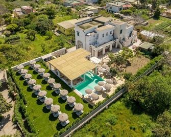 Cala Cala Rooms,Restaurant & Farm Experience - Procida - Edificio