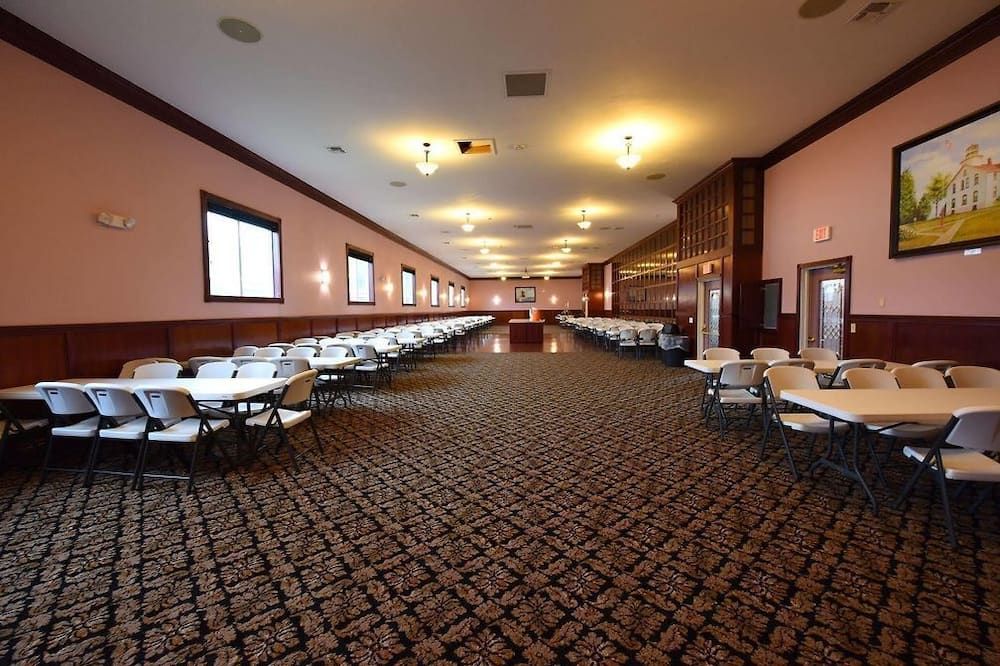 Mackinaw Beach and Bay Inn & Suites - Mackinaw City