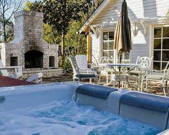 The Cinderella House - Greensboro - Pool