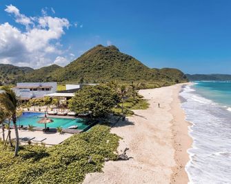 Amber Lombok Beach Resort - Kuta - Piscină