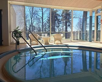 Backby Manor - Espoo - Piscine