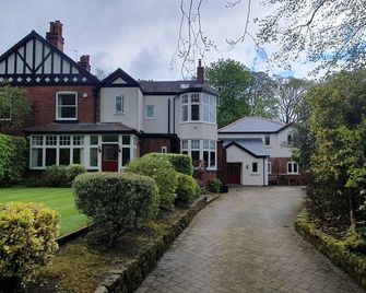 Churstonbnb, Private Flat Within Family - Lostock - Edificio