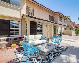 Pool Access and Mtn Views Palm Springs Retreat! - Palm Springs - Patio