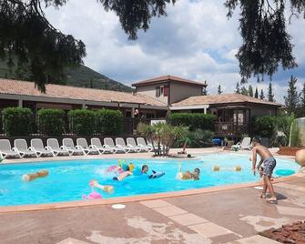 Relais du Salagou - Chalets climatisés proche Lac du Salagou - Le Bosc - Pool