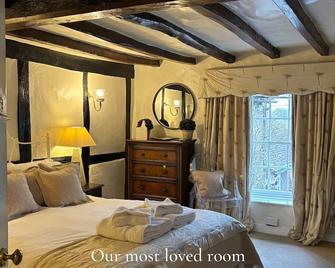 The Fox Goes Free - Chichester - Bedroom