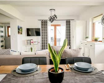 Apartamenty Dwupoziomowe Dwa Widoki Jacuzzi & Sauna - Zab - Comedor