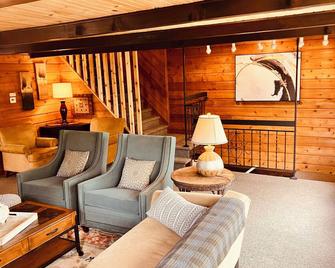 The Daydream Lodge @Racers Ridge - Plymouth - Living room