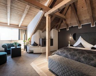 Alpstay - Hotel Acadia - Adults Mountain Home - Selva di Val Gardena - Bedroom