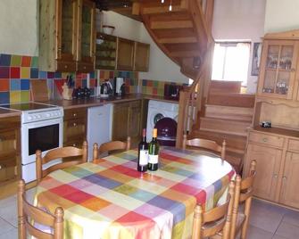 Beautiful Cottage. Enclosed Garden. Pets Welcome - Moussac - Cocina