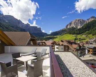 Hotel Col Alto - Corvara in Badia - מרפסת